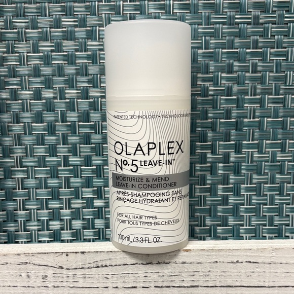 OLAPLEX Other - OLAPLEX No. 5 Leave-In Conditioner in White and Gray